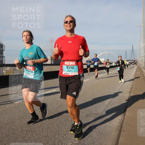 03.10.2025 - Köhlbrandbrückenlauf Lena Gebhardt http://msf.ph/oto/9135147 03.10.2025 09:53:19 Position 2 3200, 3201 meine-sportfotos.de