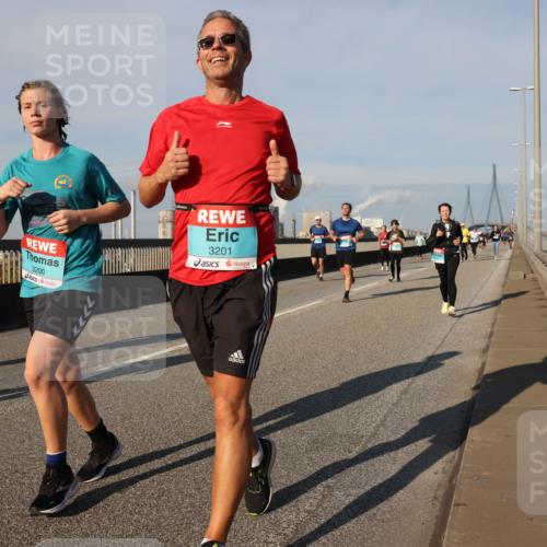 03.10.2025 - Köhlbrandbrückenlauf Lena Gebhardt http://msf.ph/oto/9135153 03.10.2025 09:53:20 Position 2 3200, 3201 meine-sportfotos.de