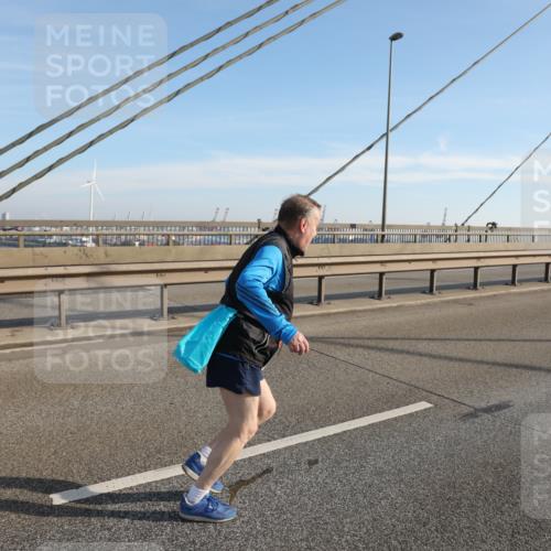 03.10.2025 - Köhlbrandbrückenlauf Yannick Fuchs http://msf.ph/oto/9135156 03.10.2025 09:14:22 Position 2  meine-sportfotos.de