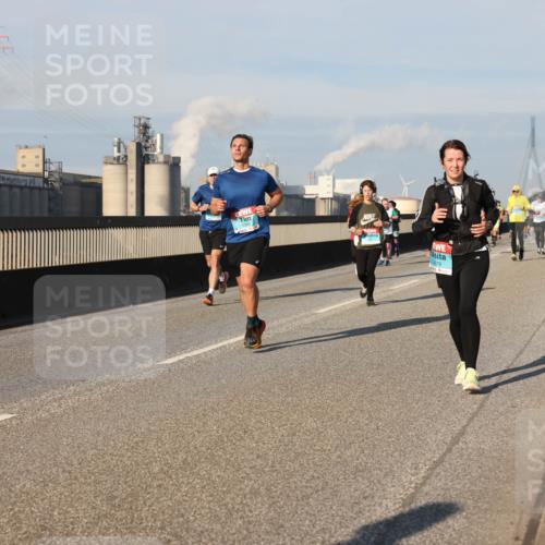 03.10.2025 - Köhlbrandbrückenlauf Lena Gebhardt http://msf.ph/oto/9135158 03.10.2025 09:53:20 Position 2 1399 meine-sportfotos.de