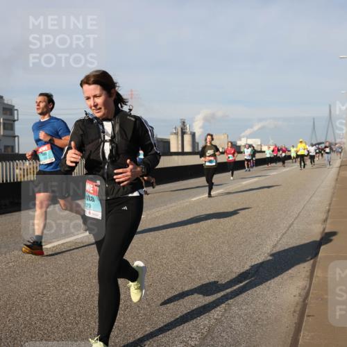 03.10.2025 - Köhlbrandbrückenlauf Lena Gebhardt http://msf.ph/oto/9135194 03.10.2025 09:53:22 Position 2 79 meine-sportfotos.de