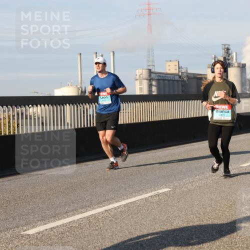 03.10.2025 - Köhlbrandbrückenlauf Lena Gebhardt http://msf.ph/oto/9135203 03.10.2025 09:53:23 Position 2 4, 2471 meine-sportfotos.de