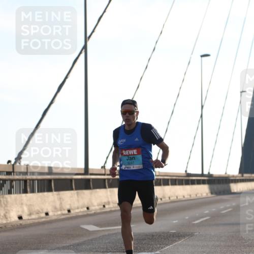03.10.2025 - Köhlbrandbrückenlauf Yannick Fuchs http://msf.ph/oto/9135213 03.10.2025 08:17:17 Position 2 3247 meine-sportfotos.de