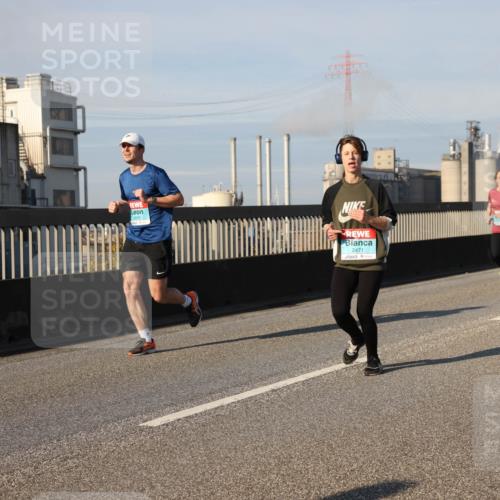 03.10.2025 - Köhlbrandbrückenlauf Lena Gebhardt http://msf.ph/oto/9135218 03.10.2025 09:53:24 Position 2 2471 meine-sportfotos.de