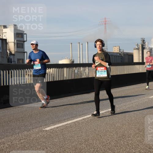 03.10.2025 - Köhlbrandbrückenlauf Lena Gebhardt http://msf.ph/oto/9135224 03.10.2025 09:53:24 Position 2 3653, 2471 meine-sportfotos.de