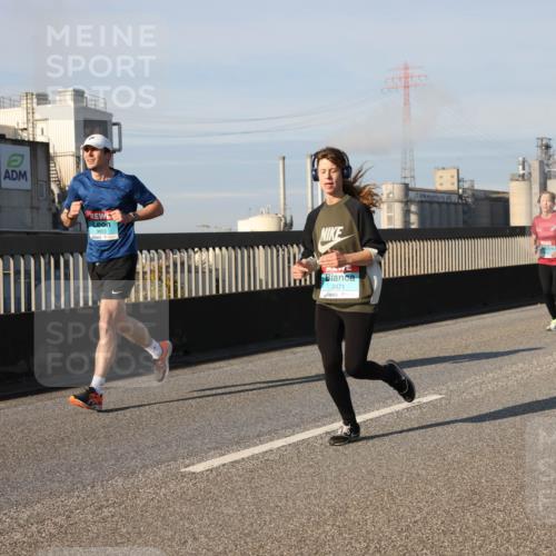 03.10.2025 - Köhlbrandbrückenlauf Lena Gebhardt http://msf.ph/oto/9135237 03.10.2025 09:53:24 Position 2 3653, 2471 meine-sportfotos.de