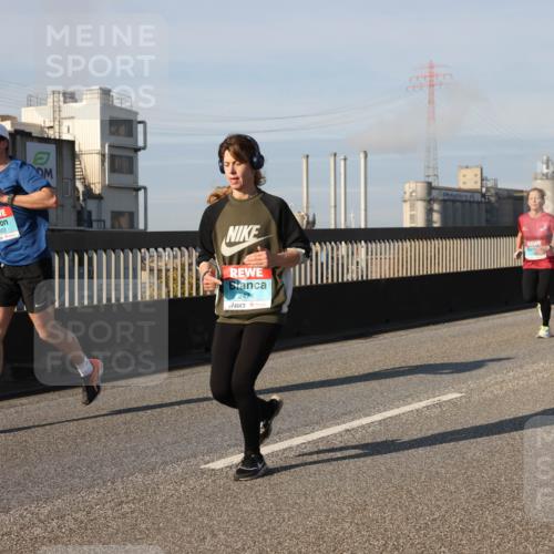03.10.2025 - Köhlbrandbrückenlauf Lena Gebhardt http://msf.ph/oto/9135253 03.10.2025 09:53:24 Position 2 3653, 2471 meine-sportfotos.de
