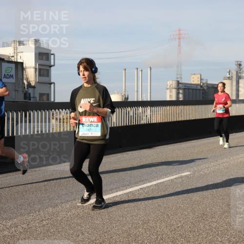 03.10.2025 - Köhlbrandbrückenlauf Lena Gebhardt http://msf.ph/oto/9135257 03.10.2025 09:53:24 Position 2 3653, 2471 meine-sportfotos.de