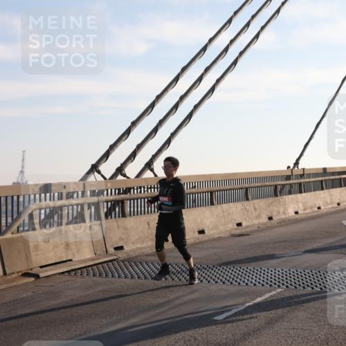 03.10.2025 - Köhlbrandbrückenlauf Yannick Fuchs http://msf.ph/oto/9135263 03.10.2025 08:22:33 Position 1 3376 meine-sportfotos.de