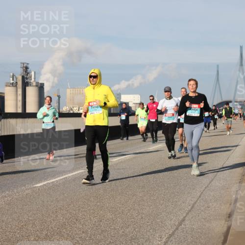 03.10.2025 - Köhlbrandbrückenlauf Lena Gebhardt http://msf.ph/oto/9135309 03.10.2025 09:53:28 Position 2 1701, 3711 meine-sportfotos.de