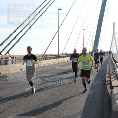 03.10.2025 - Köhlbrandbrückenlauf Yannick Fuchs http://msf.ph/oto/9135312 03.10.2025 08:22:36 Position 1 1224 meine-sportfotos.de