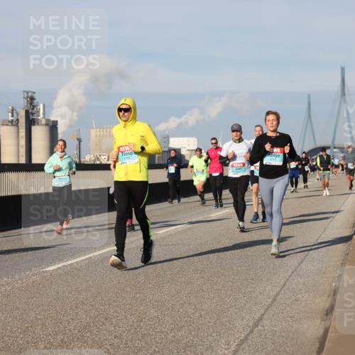 03.10.2025 - Köhlbrandbrückenlauf Lena Gebhardt http://msf.ph/oto/9135315 03.10.2025 09:53:28 Position 2 1701, 3711 meine-sportfotos.de
