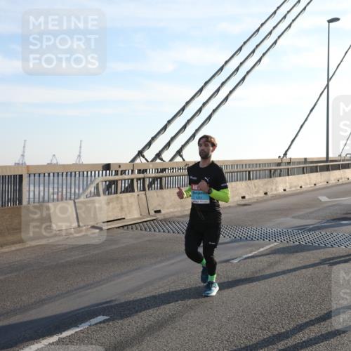 03.10.2025 - Köhlbrandbrückenlauf Yannick Fuchs http://msf.ph/oto/9135321 03.10.2025 08:22:36 Position 1 1224, 1083 meine-sportfotos.de