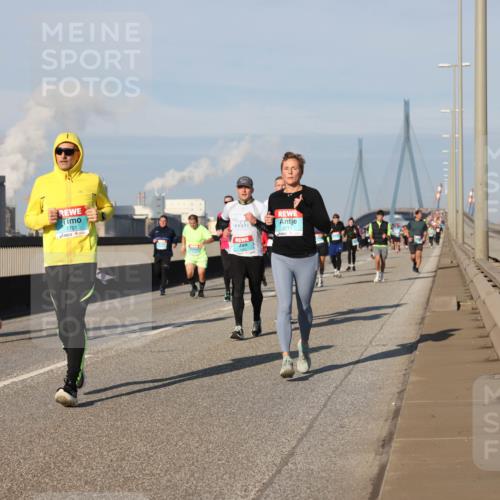 03.10.2025 - Köhlbrandbrückenlauf Lena Gebhardt http://msf.ph/oto/9135323 03.10.2025 09:53:28 Position 2 1701, 371 meine-sportfotos.de
