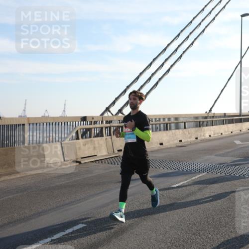03.10.2025 - Köhlbrandbrückenlauf Yannick Fuchs http://msf.ph/oto/9135327 03.10.2025 08:22:36 Position 1 1224, 1083 meine-sportfotos.de
