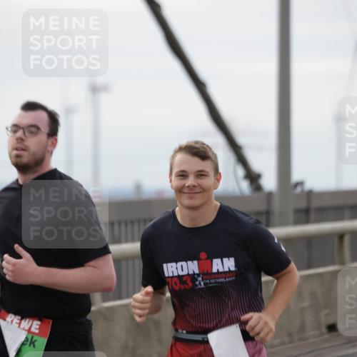 03.10.2025 - Köhlbrandbrückenlauf Jannik Wohlers http://msf.ph/oto/9135332 03.10.2025 16:06:13 Position 1 70, 3 meine-sportfotos.de