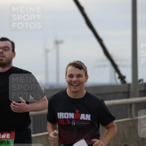 03.10.2025 - Köhlbrandbrückenlauf Jannik Wohlers http://msf.ph/oto/9135351 03.10.2025 16:06:14 Position 1 70, 3 meine-sportfotos.de