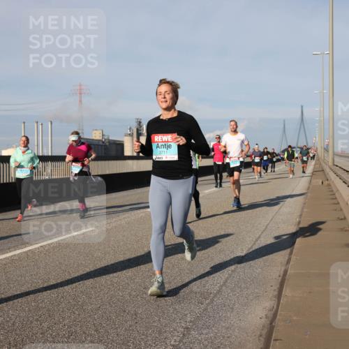 03.10.2025 - Köhlbrandbrückenlauf Lena Gebhardt http://msf.ph/oto/9135377 03.10.2025 09:53:31 Position 2 3711 meine-sportfotos.de