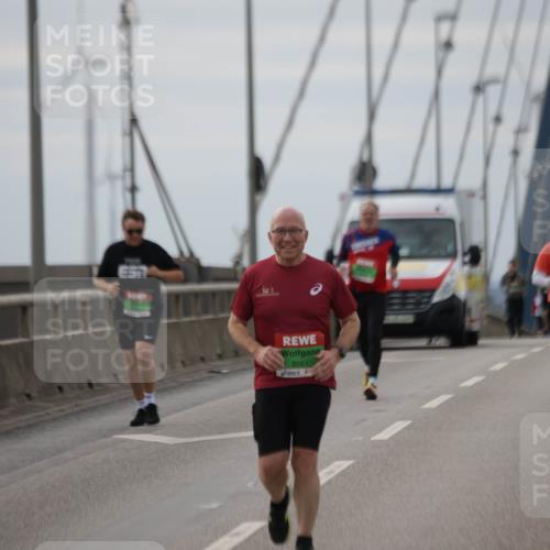 03.10.2025 - Köhlbrandbrückenlauf Jannik Wohlers http://msf.ph/oto/9135392 03.10.2025 16:06:17 Position 1 8561 meine-sportfotos.de