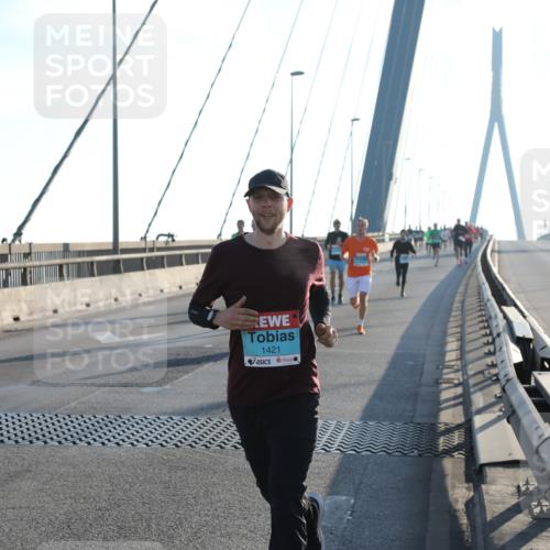 03.10.2025 - Köhlbrandbrückenlauf Yannick Fuchs http://msf.ph/oto/9135394 03.10.2025 08:22:40 Position 1 1421 meine-sportfotos.de