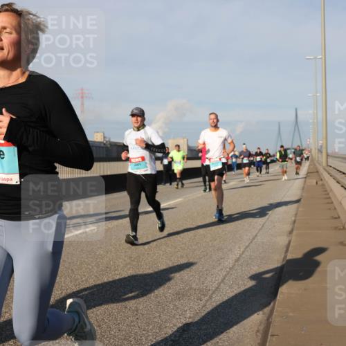 03.10.2025 - Köhlbrandbrückenlauf Lena Gebhardt http://msf.ph/oto/9135399 03.10.2025 09:53:32 Position 2 3711 meine-sportfotos.de