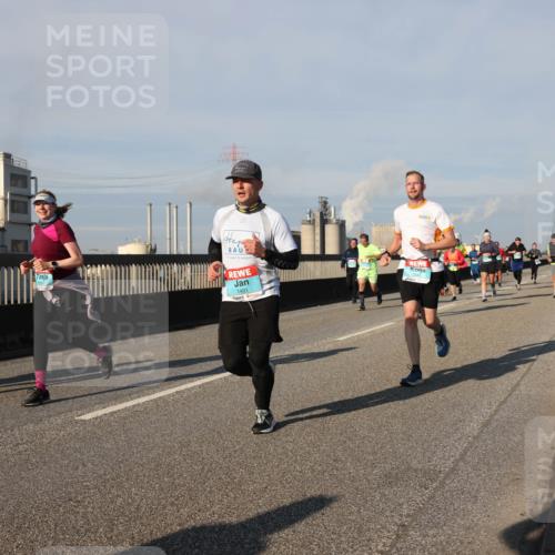 03.10.2025 - Köhlbrandbrückenlauf Lena Gebhardt http://msf.ph/oto/9135419 03.10.2025 09:53:32 Position 2 1491, 334 meine-sportfotos.de