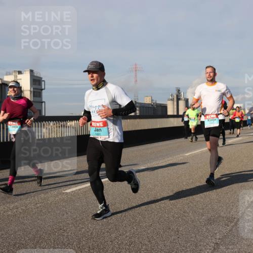 03.10.2025 - Köhlbrandbrückenlauf Lena Gebhardt http://msf.ph/oto/9135422 03.10.2025 09:53:32 Position 2 1491, 3345 meine-sportfotos.de