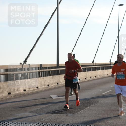 03.10.2025 - Köhlbrandbrückenlauf Yannick Fuchs http://msf.ph/oto/9135432 03.10.2025 08:22:42 Position 1 1423 meine-sportfotos.de