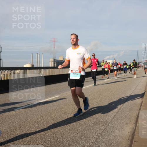 03.10.2025 - Köhlbrandbrückenlauf Lena Gebhardt http://msf.ph/oto/9135435 03.10.2025 09:53:33 Position 2 3345 meine-sportfotos.de