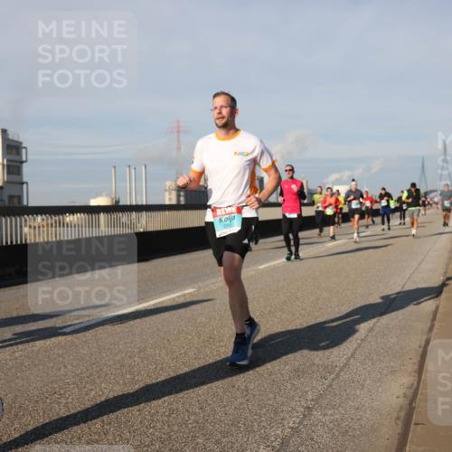03.10.2025 - Köhlbrandbrückenlauf Lena Gebhardt http://msf.ph/oto/9135444 03.10.2025 09:53:33 Position 2 3345 meine-sportfotos.de