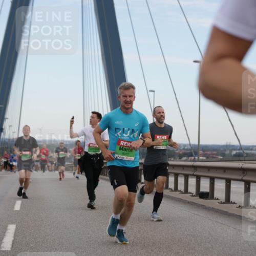 03.10.2025 - Köhlbrandbrückenlauf Jannik Wohlers http://msf.ph/oto/9135453 03.10.2025 15:24:13 Position 1 9377 meine-sportfotos.de