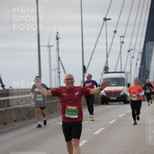 03.10.2025 - Köhlbrandbrückenlauf Jannik Wohlers http://msf.ph/oto/9135459 03.10.2025 16:06:19 Position 1 8561 meine-sportfotos.de
