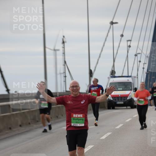 03.10.2025 - Köhlbrandbrückenlauf Jannik Wohlers http://msf.ph/oto/9135463 03.10.2025 16:06:19 Position 1 8561 meine-sportfotos.de