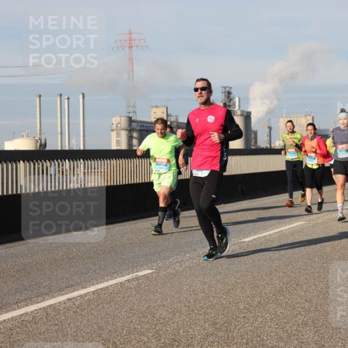 03.10.2025 - Köhlbrandbrückenlauf Lena Gebhardt http://msf.ph/oto/9135476 03.10.2025 09:53:34 Position 2  meine-sportfotos.de