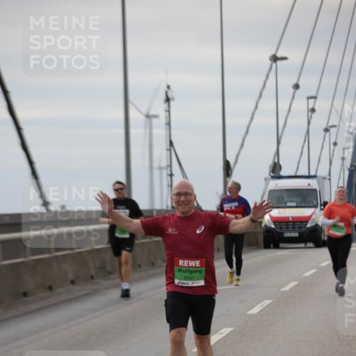 03.10.2025 - Köhlbrandbrückenlauf Jannik Wohlers http://msf.ph/oto/9135480 03.10.2025 16:06:20 Position 1 8561 meine-sportfotos.de