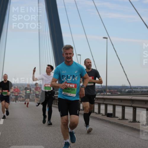 03.10.2025 - Köhlbrandbrückenlauf Jannik Wohlers http://msf.ph/oto/9135483 03.10.2025 15:24:13 Position 1 9377 meine-sportfotos.de