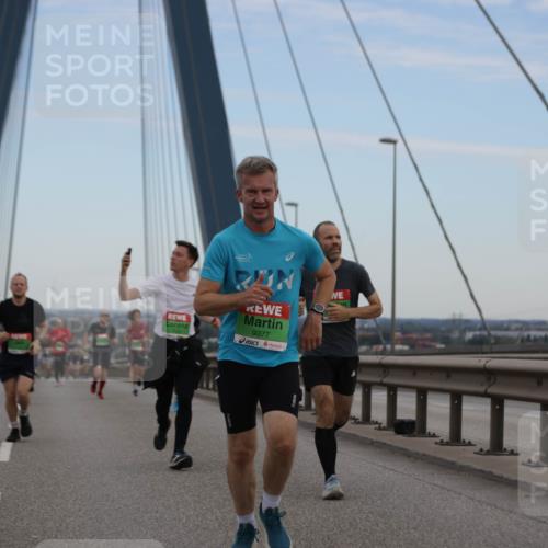 03.10.2025 - Köhlbrandbrückenlauf Jannik Wohlers http://msf.ph/oto/9135488 03.10.2025 15:24:13 Position 1 9377 meine-sportfotos.de