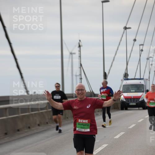 03.10.2025 - Köhlbrandbrückenlauf Jannik Wohlers http://msf.ph/oto/9135502 03.10.2025 16:06:20 Position 1 8561 meine-sportfotos.de