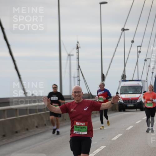 03.10.2025 - Köhlbrandbrückenlauf Jannik Wohlers http://msf.ph/oto/9135506 03.10.2025 16:06:20 Position 1 8561 meine-sportfotos.de