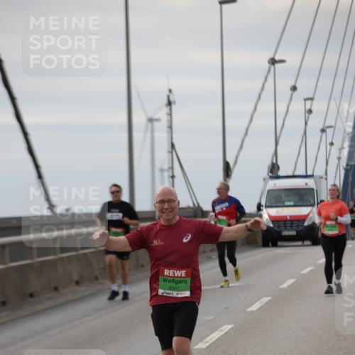 03.10.2025 - Köhlbrandbrückenlauf Jannik Wohlers http://msf.ph/oto/9135512 03.10.2025 16:06:20 Position 1 8561 meine-sportfotos.de