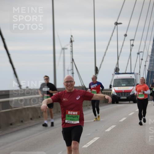 03.10.2025 - Köhlbrandbrückenlauf Jannik Wohlers http://msf.ph/oto/9135516 03.10.2025 16:06:20 Position 1 8561 meine-sportfotos.de