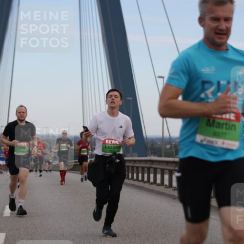 03.10.2025 - Köhlbrandbrückenlauf Jannik Wohlers http://msf.ph/oto/9135520 03.10.2025 15:24:14 Position 1 7160, 7522, 9377 meine-sportfotos.de