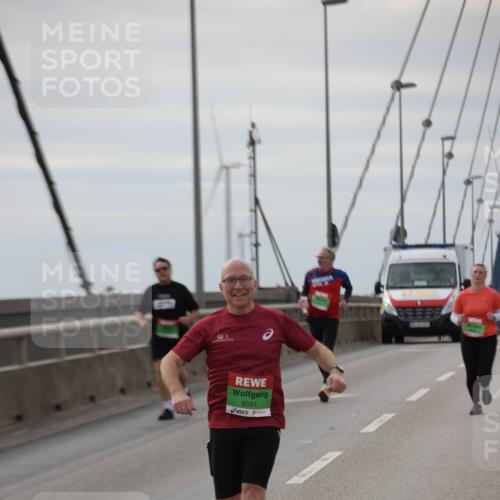 03.10.2025 - Köhlbrandbrückenlauf Jannik Wohlers http://msf.ph/oto/9135529 03.10.2025 16:06:20 Position 1 11, 8561 meine-sportfotos.de