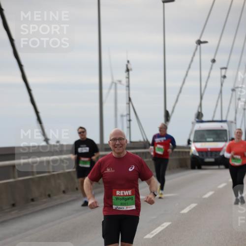 03.10.2025 - Köhlbrandbrückenlauf Jannik Wohlers http://msf.ph/oto/9135535 03.10.2025 16:06:20 Position 1 8561 meine-sportfotos.de