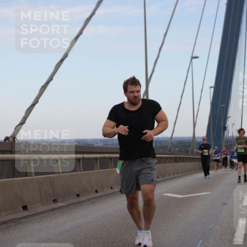 03.10.2025 - Köhlbrandbrückenlauf Jannik Wohlers http://msf.ph/oto/9135585 03.10.2025 15:24:16 Position 1 7160 meine-sportfotos.de