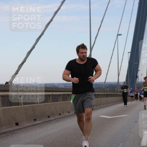03.10.2025 - Köhlbrandbrückenlauf Jannik Wohlers http://msf.ph/oto/9135590 03.10.2025 15:24:16 Position 1  meine-sportfotos.de