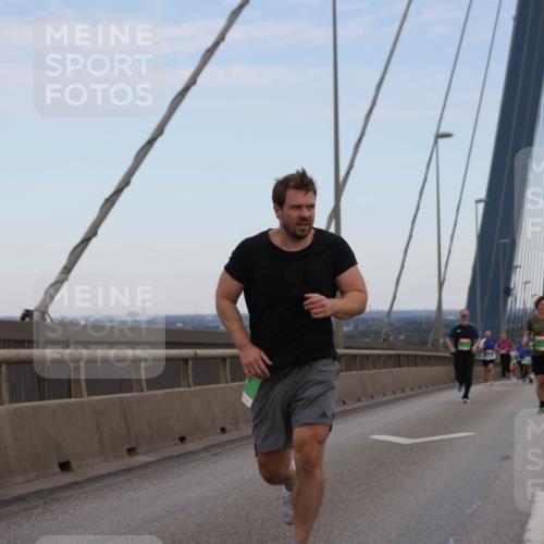 03.10.2025 - Köhlbrandbrückenlauf Jannik Wohlers http://msf.ph/oto/9135604 03.10.2025 15:24:16 Position 1  meine-sportfotos.de