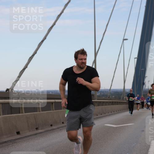 03.10.2025 - Köhlbrandbrückenlauf Jannik Wohlers http://msf.ph/oto/9135609 03.10.2025 15:24:16 Position 1  meine-sportfotos.de