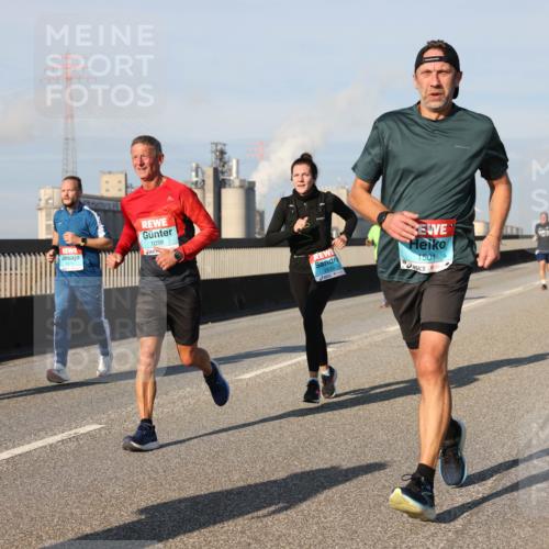 03.10.2025 - Köhlbrandbrückenlauf Lena Gebhardt http://msf.ph/oto/9135632 03.10.2025 09:53:40 Position 2 1038, 2939, 1501 meine-sportfotos.de