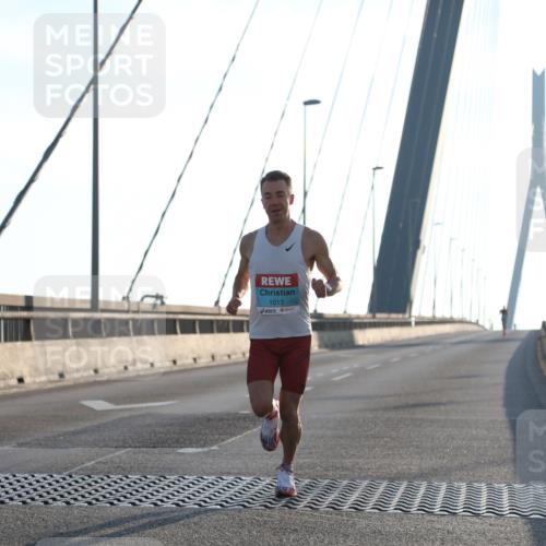 03.10.2025 - Köhlbrandbrückenlauf Yannick Fuchs http://msf.ph/oto/9135634 03.10.2025 08:18:18 Position 2 1013 meine-sportfotos.de